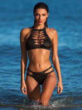 Ay Yildiz 2019 Mayo Ve Bikini Modelleri Kesik Halter Bikini Kiyafet Kombinleri Halter Bikini Bikini Modelleri Bikinili Kizlar