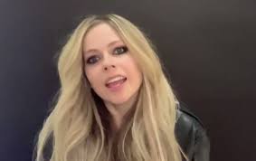 @AvrilLavignes video Tweet