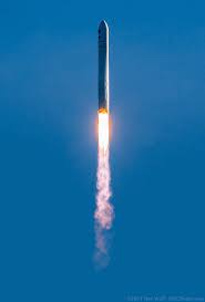 Spacex designs, manufactures and launches the world's most advanced rockets and spacecraft spacex.com. Un Razzo Di Uso Commerciale Retro Futuristic Giphy Gif