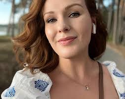 Gina Bauer's Instagram, Twitter & Facebook