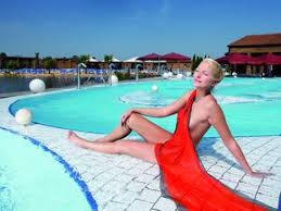 Die therme erding ist vor allem für ihr rutschenparadies bekannt. Therme Erding Erlebnisbad In Erding Parkscout De