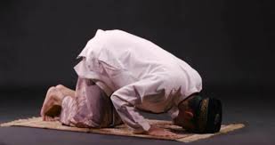Dalam menjamak shalat ada ketentuannya, bahwa shalat yang boleh dijamak hanya dengan shalat siang yaitu shalat dhuhur dengan shalat ashar. Tiga Syarat Sah Solat Jamak Qasar
