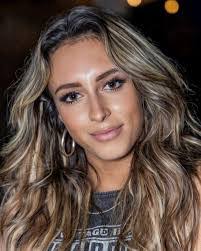 Danielle Vezina's Instagram, Twitter & Facebook