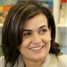 Chris Dias e Marô Barbieri agitam a criançada com atividades da Hora do  Conto