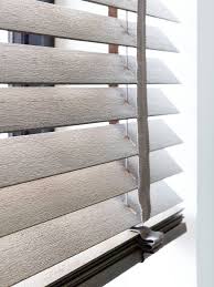 Botanisch Wonen Stoere Houten Jaloezieen 50 Mm Van Bece Curtains With Blinds Blinds Beautiful Blinds