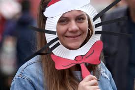 Paradise Canyon Cougars become cats in hats for annual 'Seuss Day' family  read-in