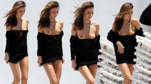 画像】ミランダ・カーさん、おっぱいポロリしてしまうｗｗｗ : エロエロサンタ～サムネイルによるアンテナブログ～