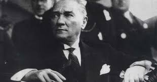 Mustafa Kemal Ataturk U Sevmek Zorunda Miyim Degil Miyim Kizlarsoruyor