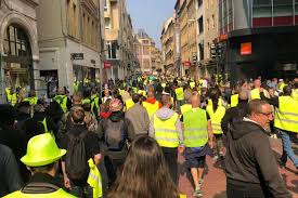 Algérie manifestation à paris aujourd'hui, manifestation à paris pour l'algérie, manifestation à paris aujourd'hui en direct la manifestation d'aujourd'hui est maintenue pour montrer la différence entre le pacifisme des algériens et la violence de. Une Nouvelle Manifestation Des Gilets Jaunes Organisee A Metz Lorraine Actu