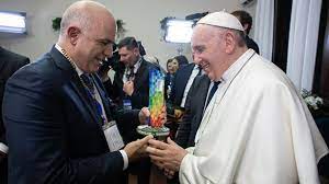 Como el 1 de sept se acaba el pico y cédula es hora de nuestro concurso ventana de campeones. El Papa Francisco Recibio La Ventana Al Mundo De Manos Del Empresario Christian Daes Zona Cero
