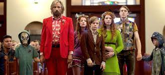 Deep in the forests of the pacific northwest, a father devoted to raising his six kids with a rigorous physical and intellectual education is forced to leave his paradise and enter the world. Captain Fantastic Wie Widerstandsfahig Sind Soziale Utopien Kulturport De Magazin Fur Kunst Und Kultur
