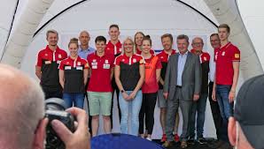 Jun 18, 2021 · bei den frauen setzte sich die in magdeburg lebende olympiasiegerin sharon van rouwendaal aus den niederlanden vor ana marcela cunha aus brasilien und den beiden deutschen sarah köhler und finnia wunram durch. Tschuss Magdeburg Hallo Tokio Schwimmer Und Schwimmerinnen Des Scm Bereit Fur Olympia Magdeburger News Das Nachrichtenportal News Rund Um Magdeburg