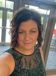 Maxine Crane's Instagram, Twitter & Facebook