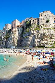 In fact, the municipality was only established in 1968 following the union of three municipalities, which now make up the municipality under a single name. Tropea StaÅ£iunea De Pe Stanci OraÈ™ul Legendar Construit De Hercule ViaÅ£a LiberÄƒ GalaÅ£i