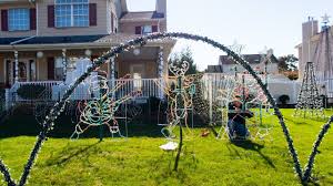 Typically when you think of people sitting and chatting on the porch, you might envision some sprawling farmhouse down south where people still do that sort of thing. 6 Easy Holiday Porch Decorations Youtube