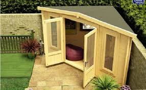 Auf Der Suche Nach Geistreichen Ideen Fur Ein Gartenhaus Oder Uberdachung 9 I Achtertuin Schuurtjes Landschapsontwerp Kleine Achtertuin Achtertuinlandschappen