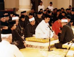Tengku mahkota kelantan dr tengku muhammad faiz petra, 45, will be tying the knot with sofie louise johansson, 33, who hails from sweden, on april 19. Sempena Pertabalan Ydpa Ke 16 Kenali Sultan Pahang Al Sultan Abdullah Lebih Dekat Semasa Cari Infonet