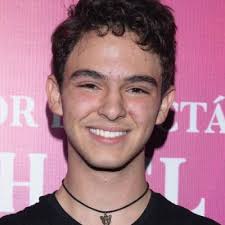 Emilio osorio as aristóteles córcega and joaquín bondoni as cuauhtémoc temo lópez from the univision telenovela mi marido tiene más familia. Biografia De Joaquin Bondoni Edad Estatura Pack Novios Gay Laletrade Biografias Musica Y Letras