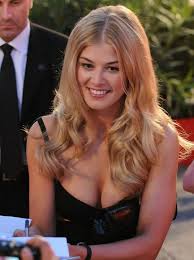 Rosamund mary ellen pike (born 27 january 1979) is a british actress. 65 Rosamund Pike Sexy Pictures Are Simply Excessively Damn Hot Geeks On Coffee