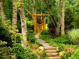 This clifftop garden found its full potential thanks to some traditional asian inspired landscaping that complements its wild native bush setting. Asian Inspired Landscape Design Diy