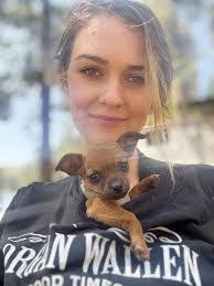 Dina Christopher's Instagram, Twitter & Facebook