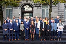 Le vlaams belang (« intérêt flamand »), nommé vlaams blok (« bloc flamand ») jusqu'au 12 décembre 2004, est un parti politique belge, le plus souvent classé à l'extrême droite. De Parlementen