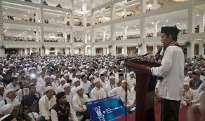 Mengikuti aktivitas tuan guru ustadz h. Abdul Somad Ustadz Jaman Now New Mandala