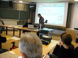 HSG-Trainer Andre Fuhr in Lehrerkonferenz | Hermann-