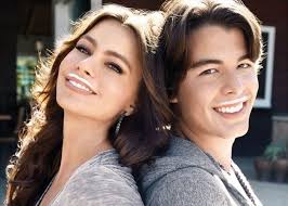 Sofía vergara's son is manolo gonzalez vergara, and her first and only child with ex jose luis gonzalez. Sofia Vergara Loves Being Mistaken For 19 Year Old Son S Sister