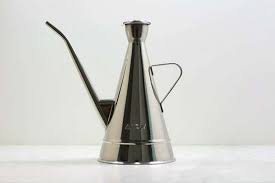 The shredding of this oil takes place within 12 hours of collection, this type of processing is known as the term cold. 10 Easy Pieces Olive Oil Containers Remodelista