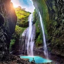 Meskipun berupa gambar, namun tetap menawarkan keindahan. Inilah 10 Air Terjun Tertinggi Yang Eksotis Di Indonesia