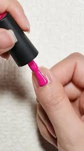 💅 مع سائل Peel Off Nail Tape صار طلاء الأظافر أسهل وأنظف! 🔹 بتحطي حوالين  الأظافر قبل التمنكر 🔹 بيحمي من أي لطخات أو توسخ. 🔹 بعد ما تخلصي وتتنشف  المناكير، بتشليه