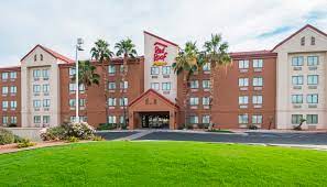 Red roof inn plus+ phoenix west offers its guests an outdoor pool, a vending machine, and an elevator. Cheap Smoke Free Hotels In Phoenix Az Red Roof Plus