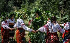 Його дата є плаваючою і залежить від великодня. Trijcya 2020 Tradiciyi Prikmeti Ta Sho Ne Mozhna Robiti U Ce Svyato