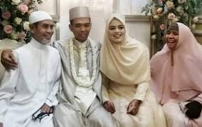 We did not find results for: Pakai Mahkota Wajah Cantik Ustazah Fatimah Saat Nikahi Ustaz Abdul Somad Bikin Terpukau
