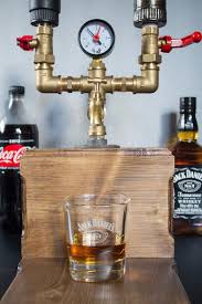 Doppel Alkohol Alkohol Whiskey Holz Spender Geschenk Fur Ihn Etsy In 2020 Alcohol Dispenser Liquor Dispenser Whiskey Dispenser