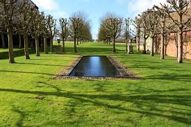 Brit Style The Garden With Almost No Flowers Gardenista Amazing Swimming Pools Garden Visits Landscape Design