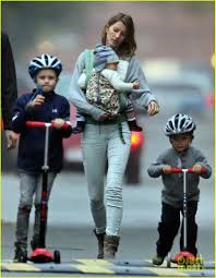 Brady embraced his kids and kissed his wife, the images streamed to hundreds of millions across. Gisele Bundchen Tom Brady Park Playtime With The Kids Gisele Bundchen Tom Brady Park Play Gisele Bundchen Gisele Bundchen Style Gisele Bundchen Tom Brady