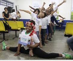 Tiene dos maniobras con su nombre:dos santos y dos santos ii (ejecutado en las olímpiadas de verano de 2004). Daiane Dos Santos Visita Escolas De Manaus Para Projeto De Educacao Ambiental Manaus A Critica Amazonia Amazonas Manaus