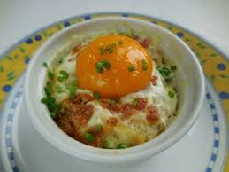Cuisine Facile Com Oeufs Cocotte A La Francaise Ces œufs Cocotte Sont Garnis De Petits Pois Lardons Recettes De Cuisine Oeufs Cocotte Recette Oeuf Cocotte