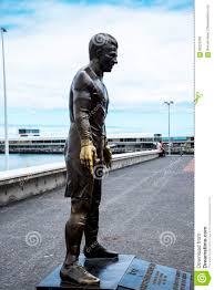 Cristiano ronaldo is by some distance the portuguese island of madeira's most famous export, and in fact they already have a 'cr7' museum in his home city of funchal. Populare Statue Von Cristiano Ronaldo Der Internationale Fussballspieler Der In Madeira Geboren War Redaktionelles Stockfotografie Bild Von Statue Getragen 95223792