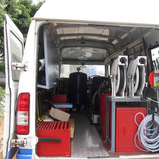 Mobile tyre fitting