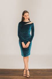 Si pensando en la fiesta posterior al acto de graduación hemos optado por un vestido palabra de honor, escotado o con la espalda al aire, siempre es mejor llevar una blazer o chaqueta. Vestidos De Fiesta Para Invitadas A Graduacion Online 5a4bf E6f75