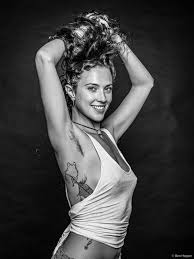 Moi je le fais régulièrement pour une question d'esthétique avant tout. Natural Beauty Portraits De Femmes Aux Aisselles Poilues 2tout2rien