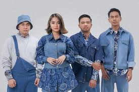 Jun 20, 2021 · gak hanya piawai berakting, febby rastanty yang pernah tergabung dengan girlband blink juga memiliki kualitas vokal yang mumpuni. Geisha Garap Ulang Lagu Kukatakan Dengan Indah Milik Peterpan Antara News