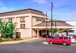 Quality inn at town center. Quality Inn Florissant Quality Inns Florissant Explorestlouis Com