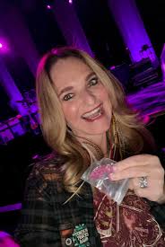 The Rockin' Hollywoods return to Mancini's as the musical host of the Bill  Diehl Music Awards honoring three Twin Cities Music Legends who'll also  play their hits. It all happens this Sunday