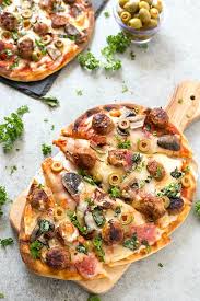 Easy Spicy Italian Sausage Grilled Flatbread Pizza Gal On A Mission Recipe Grilled Flatbread Grilled Pizza Recipes Naan Pizza Recipes
