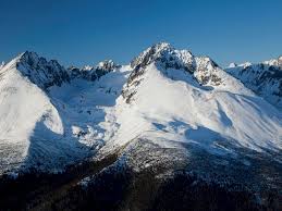 Varful are cel mai inalt perete de stanca din lume. Care Este Cel Mai Inalt Varf Din MunÈ›ii CarpaÈ›i Unde Se AflÄƒ Acesta