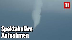 Tornados sind auch in deutschland kein seltenes wetterphänomen. Tornado Alarm Mitten In Deutschland Youtube